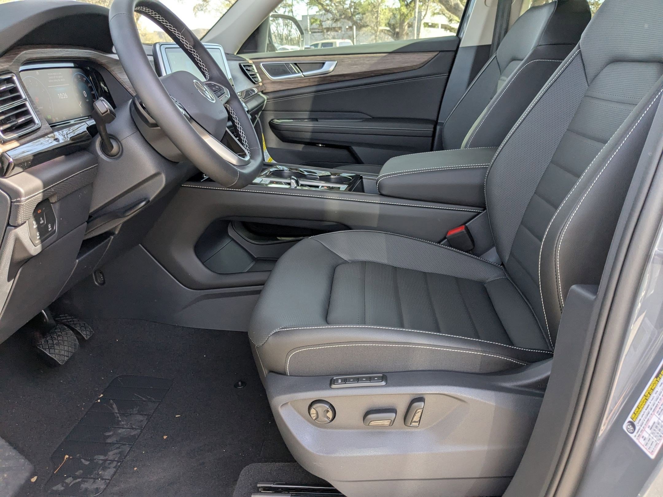 New 2025 PURE GRAY Volkswagen 2.0T SEL image 5