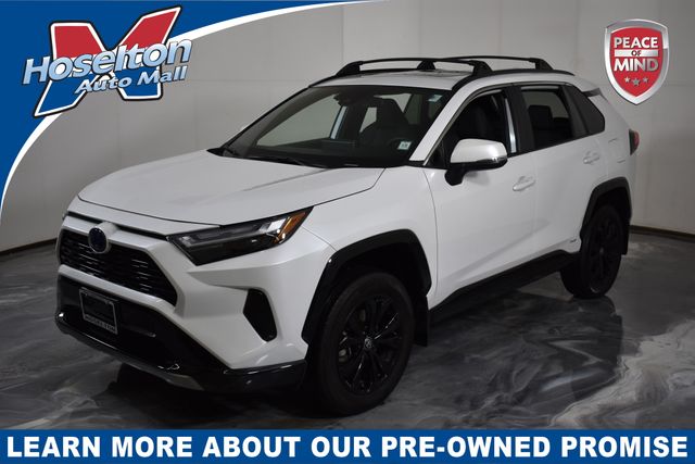 2024 Toyota RAV4 SE's photo