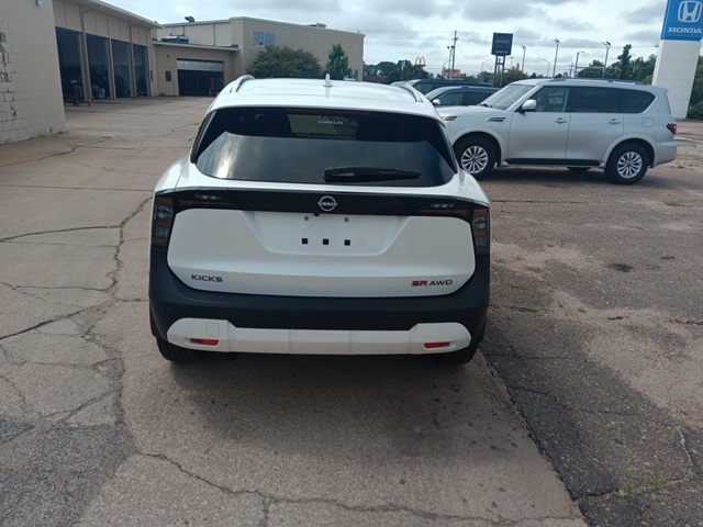 2025 Nissan Kicks SR photo 4