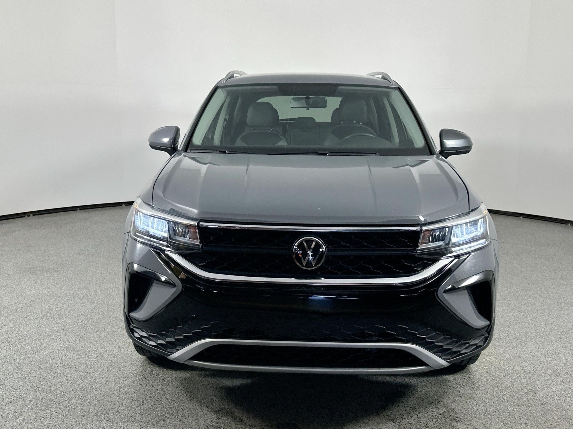 2022 Volkswagen Taos SE photo 2