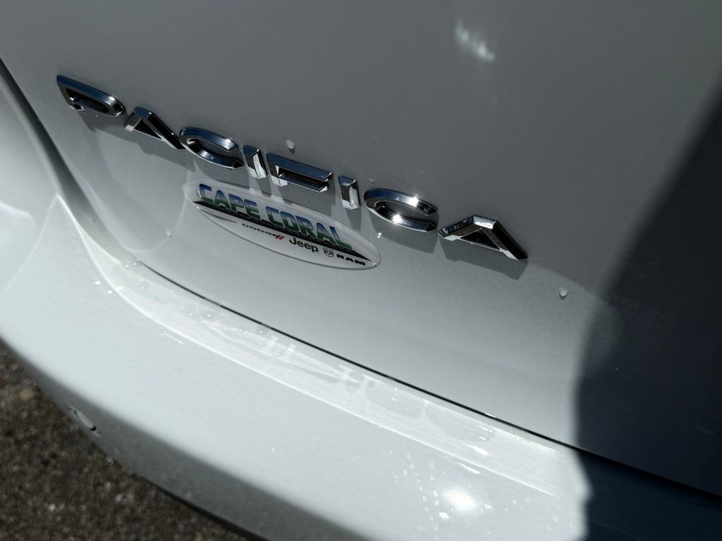 2026 Chrysler Pacifica photo 27