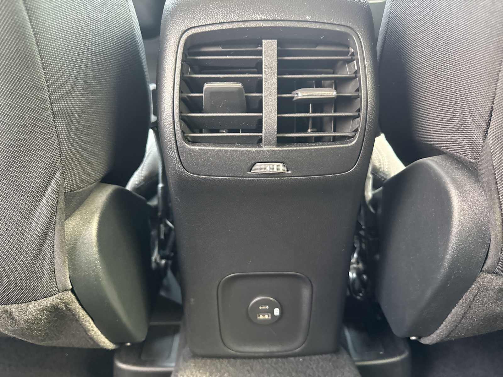 2020 Ford Escape SE photo 32