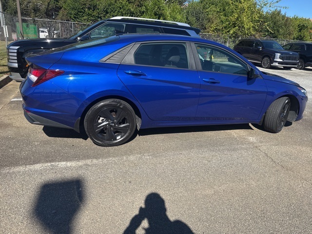 2023 Hyundai Elantra SEL photo 3