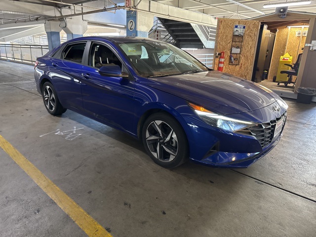 2023 Hyundai Elantra SEL photo 2