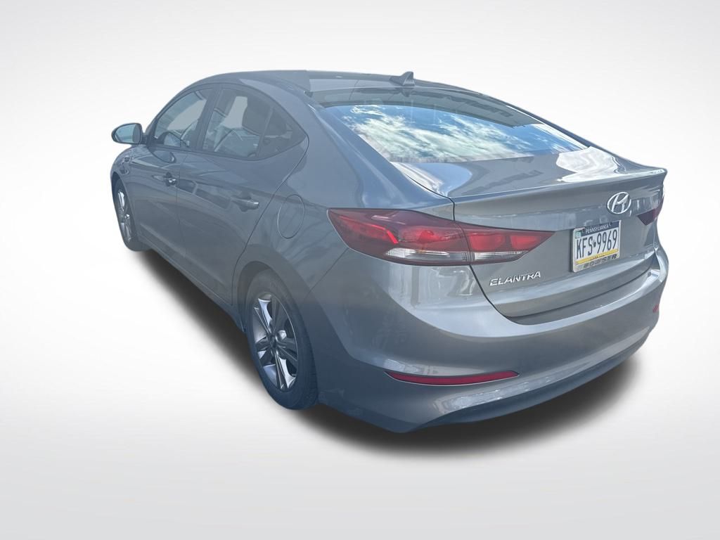 2017 Hyundai Elantra Value Edition photo 2