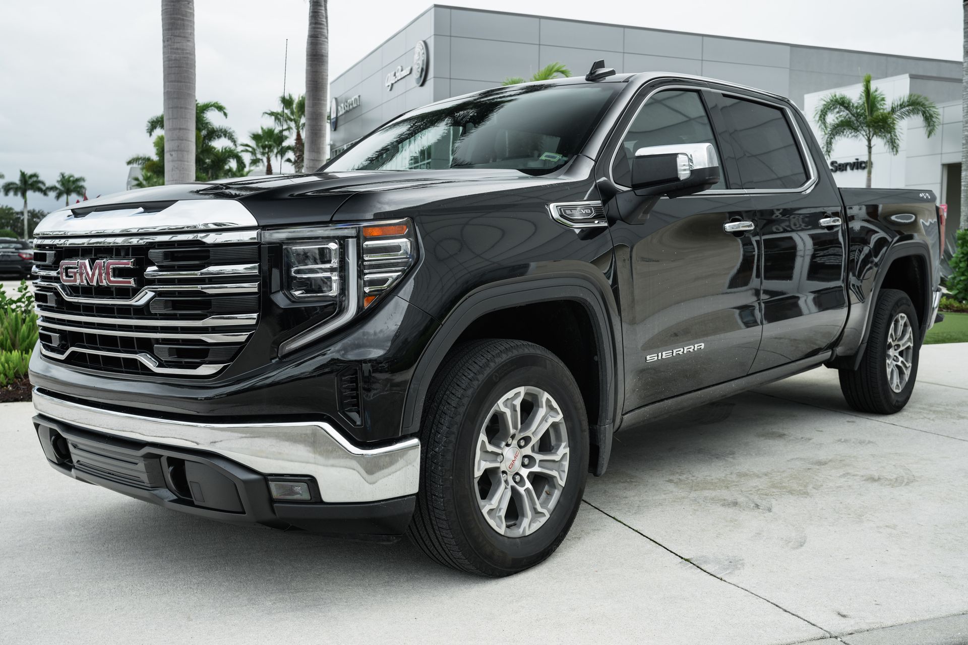 2024 Gmc Sierra 1500 SLT photo 3
