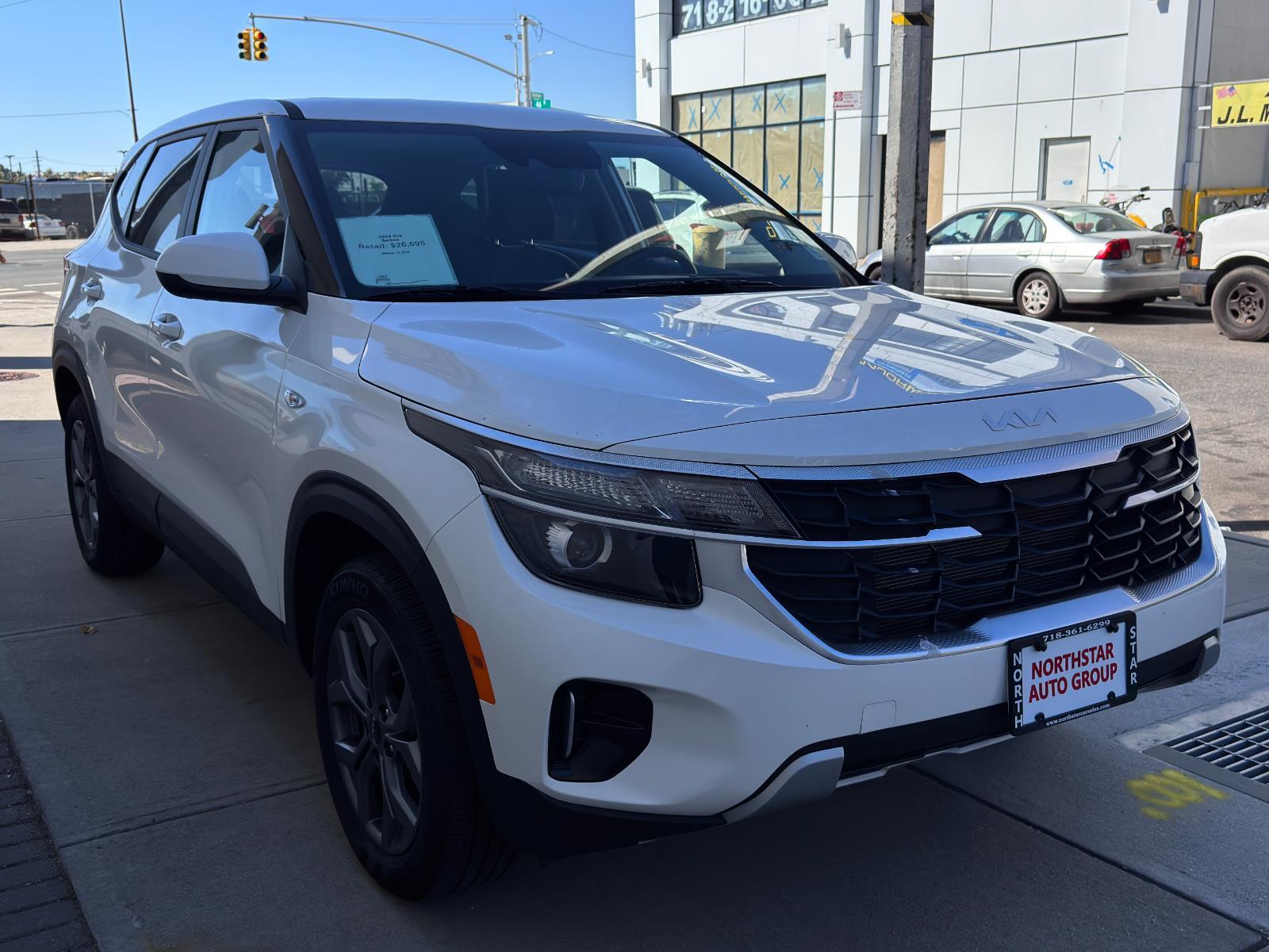 2024 Kia Seltos LX photo 2