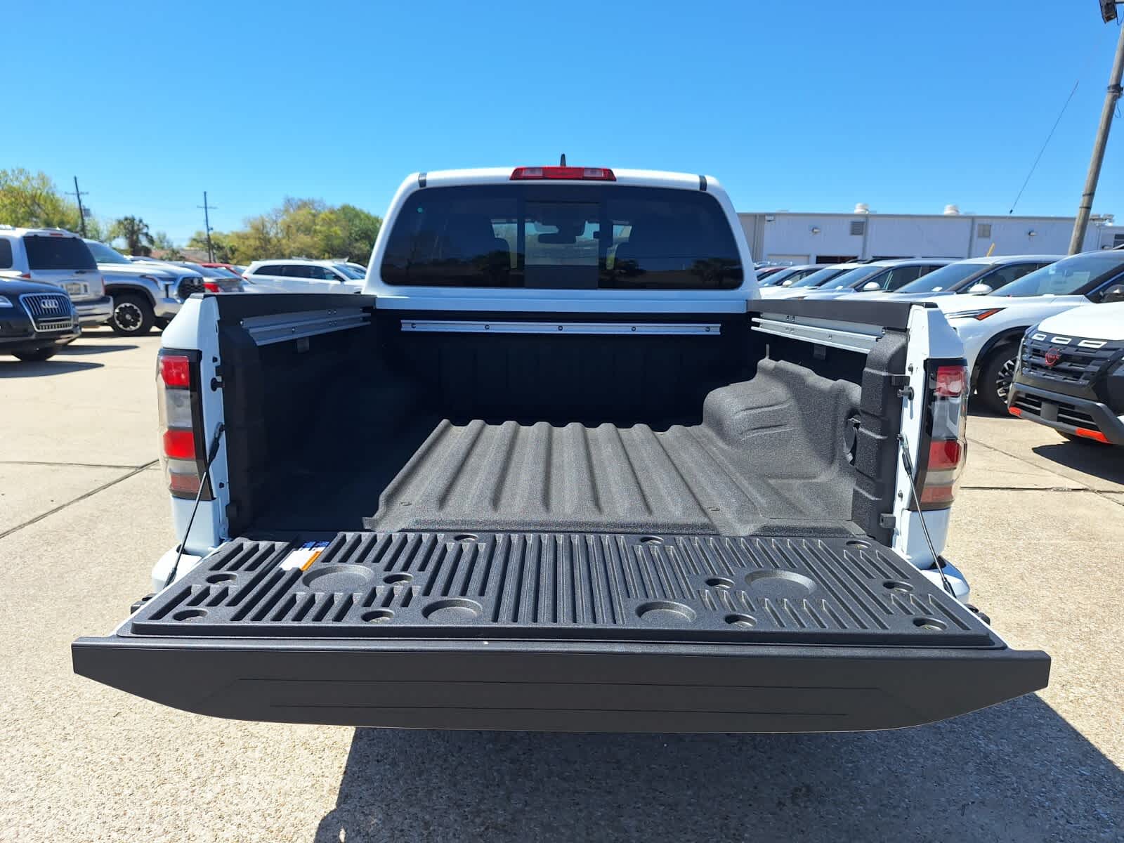 2025 Nissan Frontier Crew Cab SV photo 22
