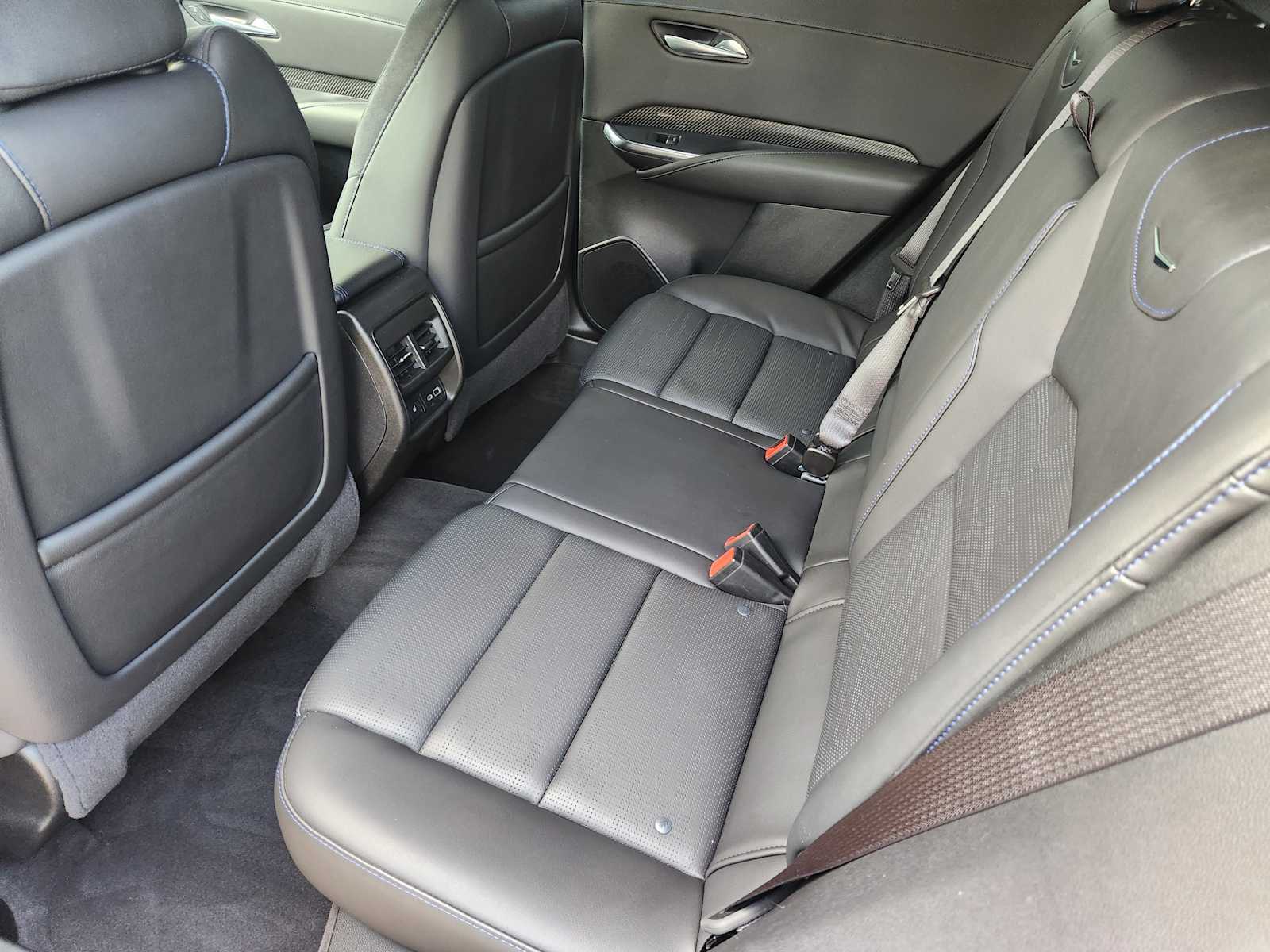 2025 Cadillac XT4 Sport photo 17