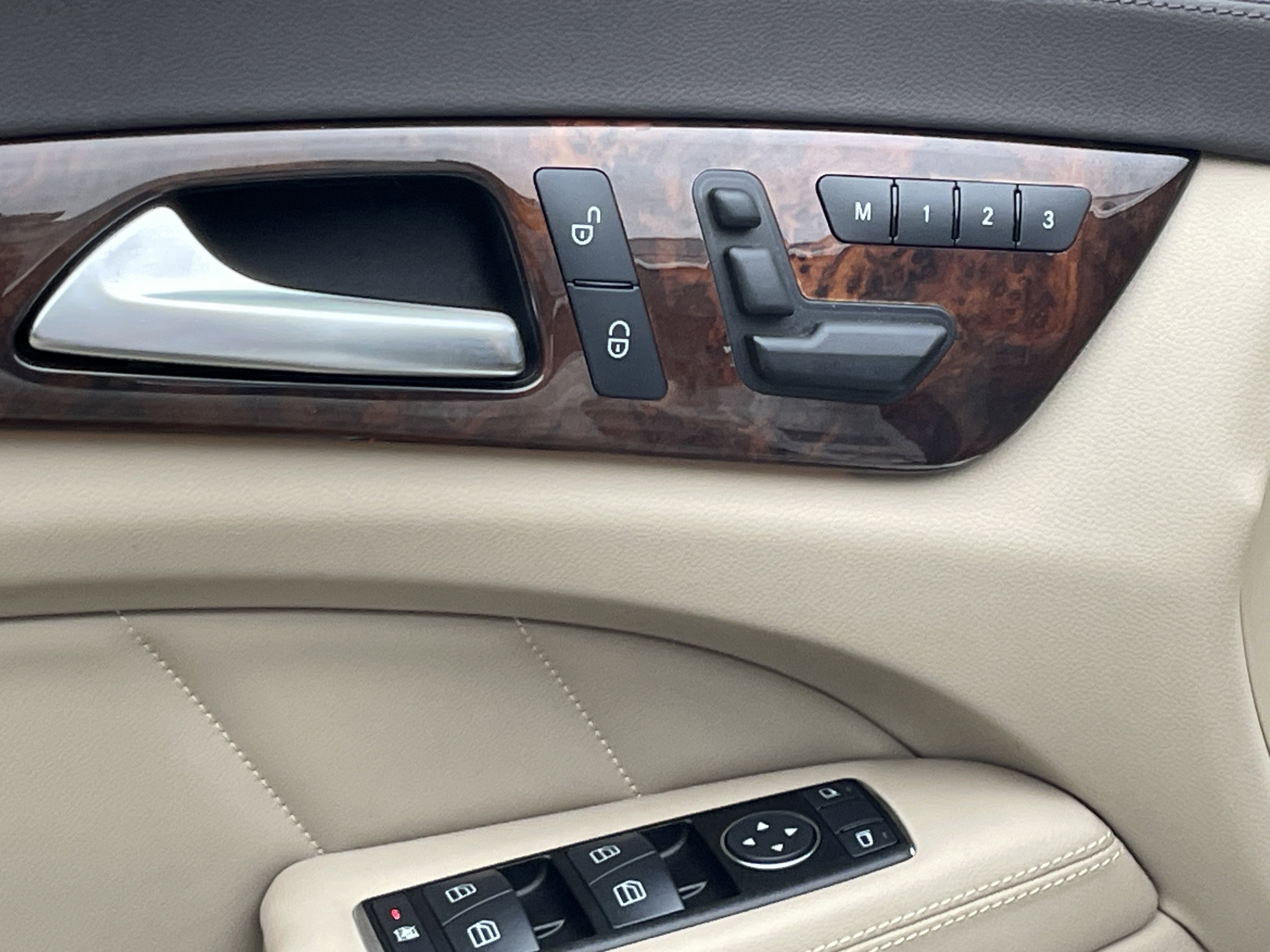 2014 Mercedes Benz CLS 550 photo 2