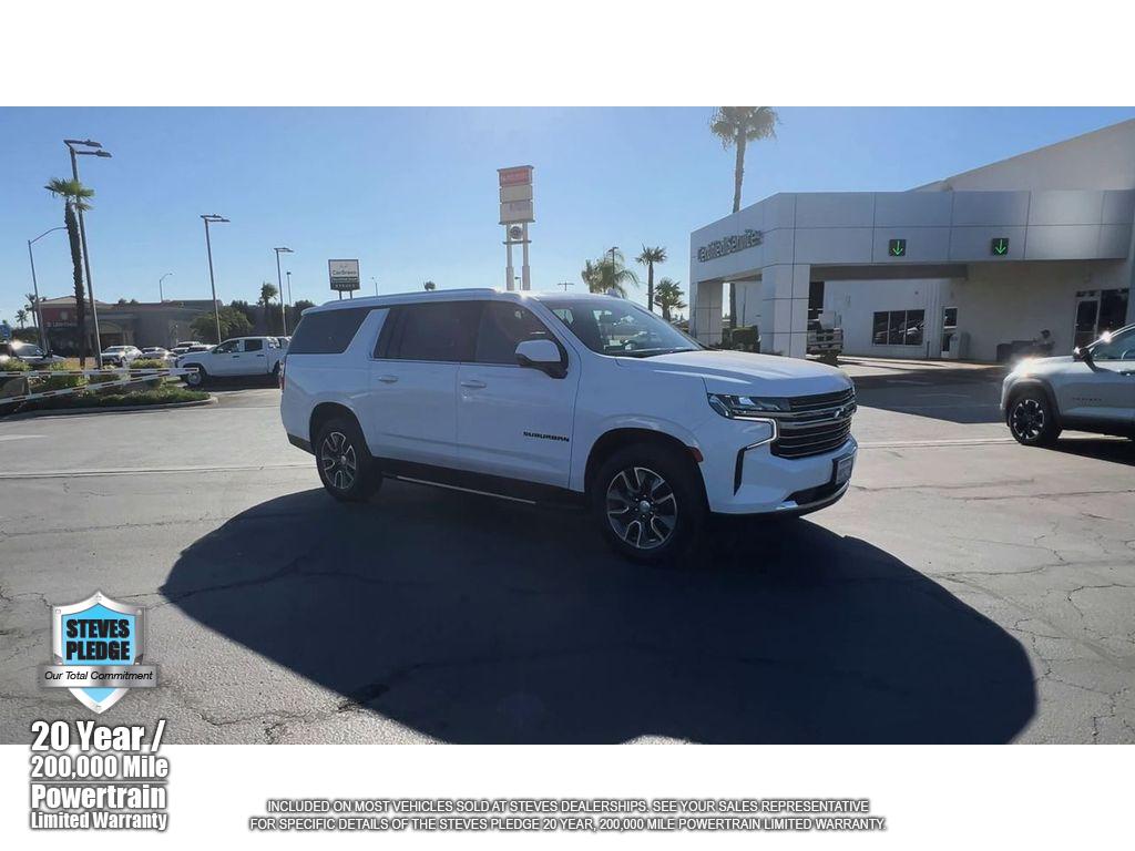 2022 Chevrolet Suburban LT photo 2