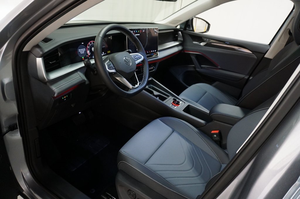 2025 Volkswagen Tiguan SE photo 8