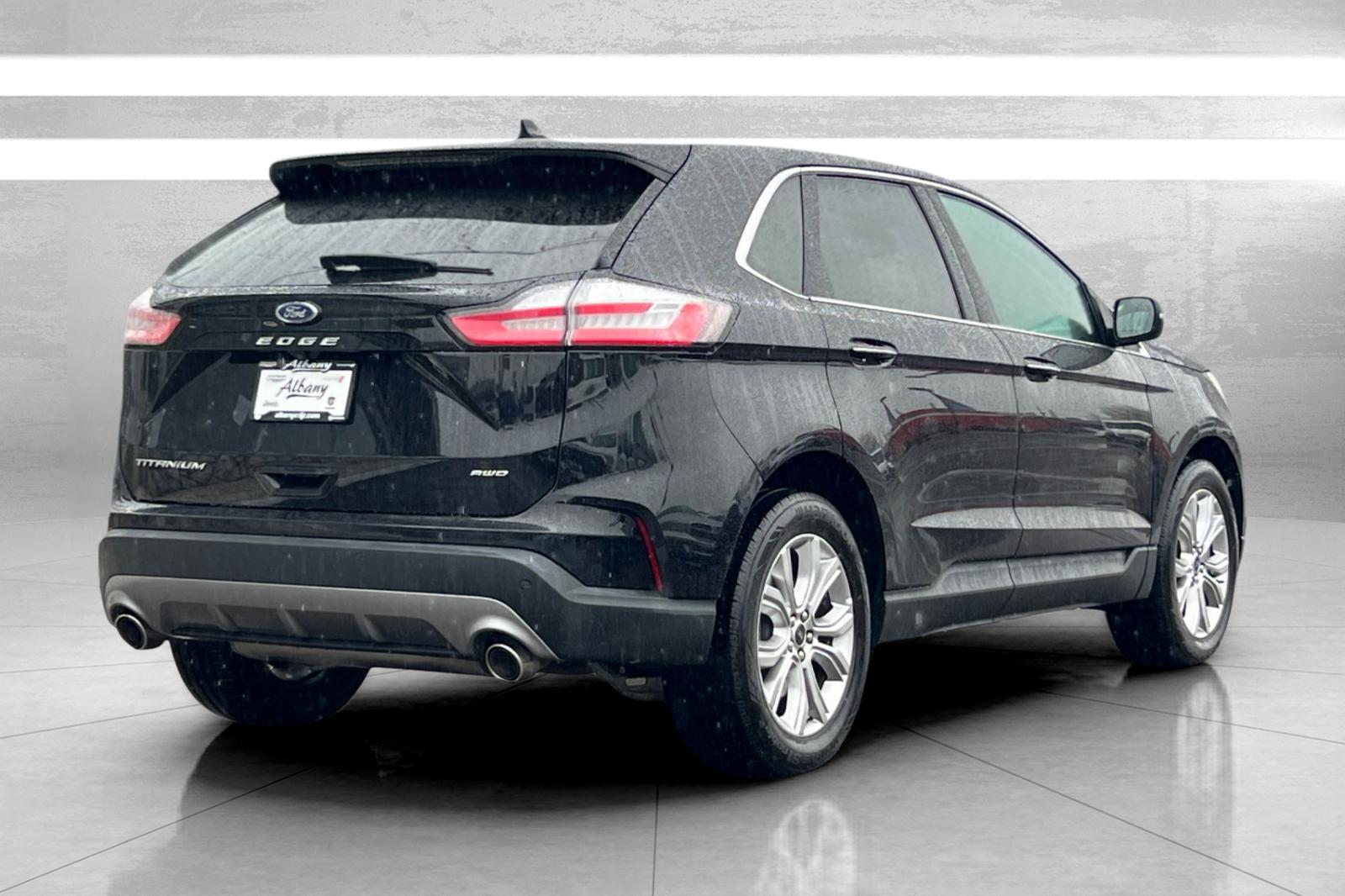 2023 Ford Edge Titanium photo 4