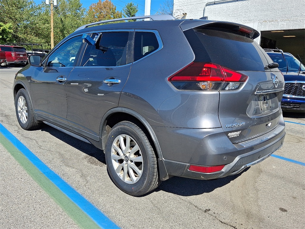 2020 Nissan Rogue SV photo 3