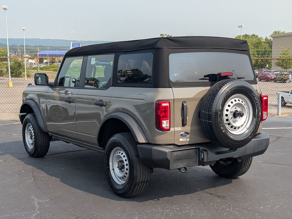 2025 Ford Bronco Base photo 4