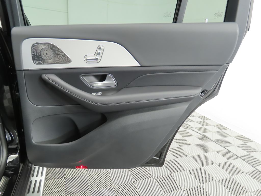 2025 Mercedes Benz GLS 450 4MATIC photo 26