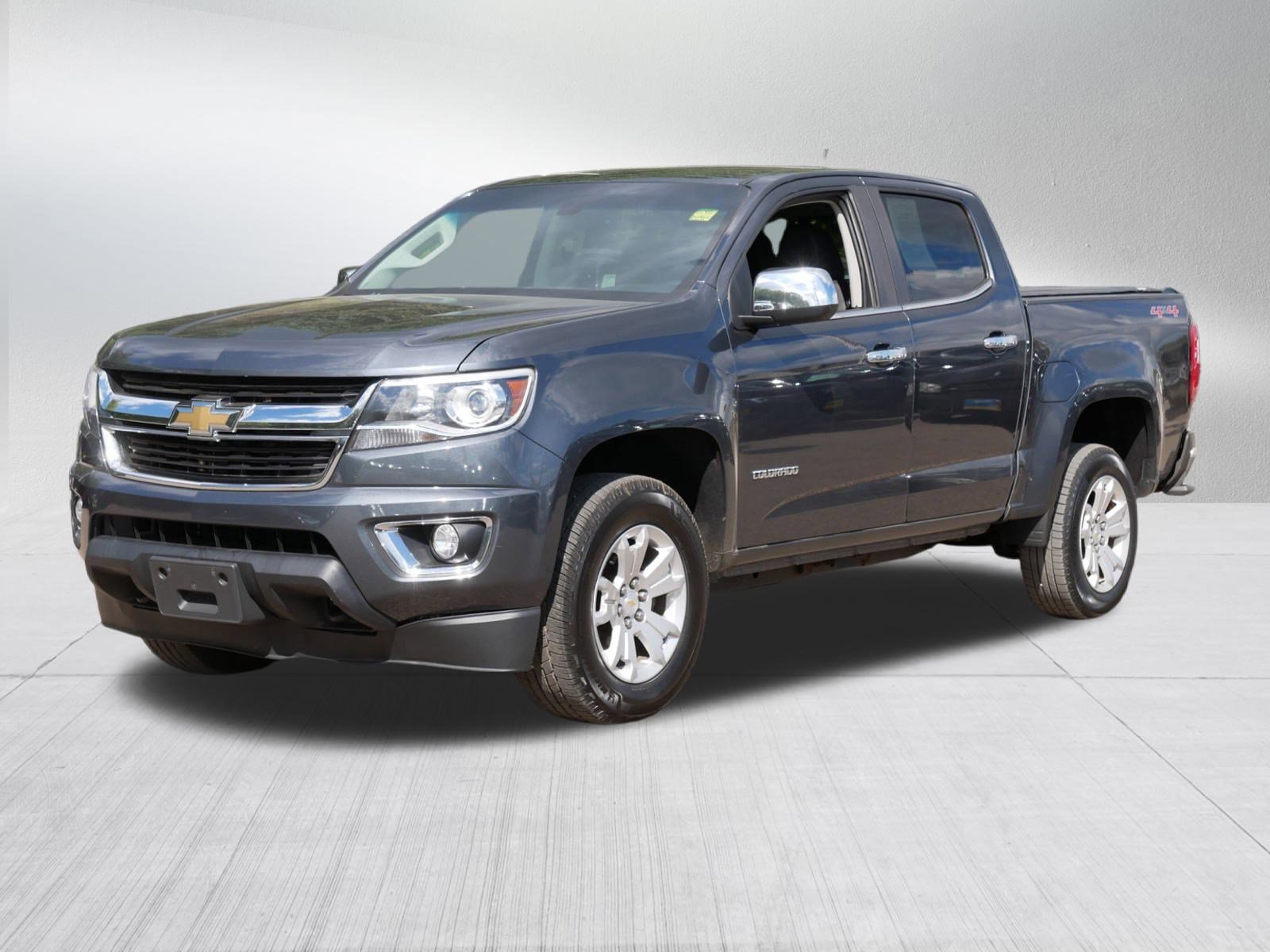 2017 Chevrolet Colorado LT photo 3