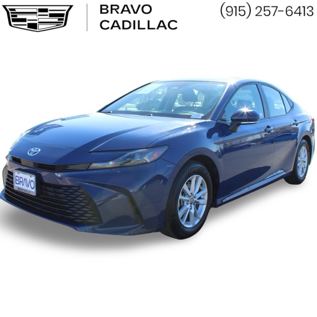2025 Toyota Camry LE's photo