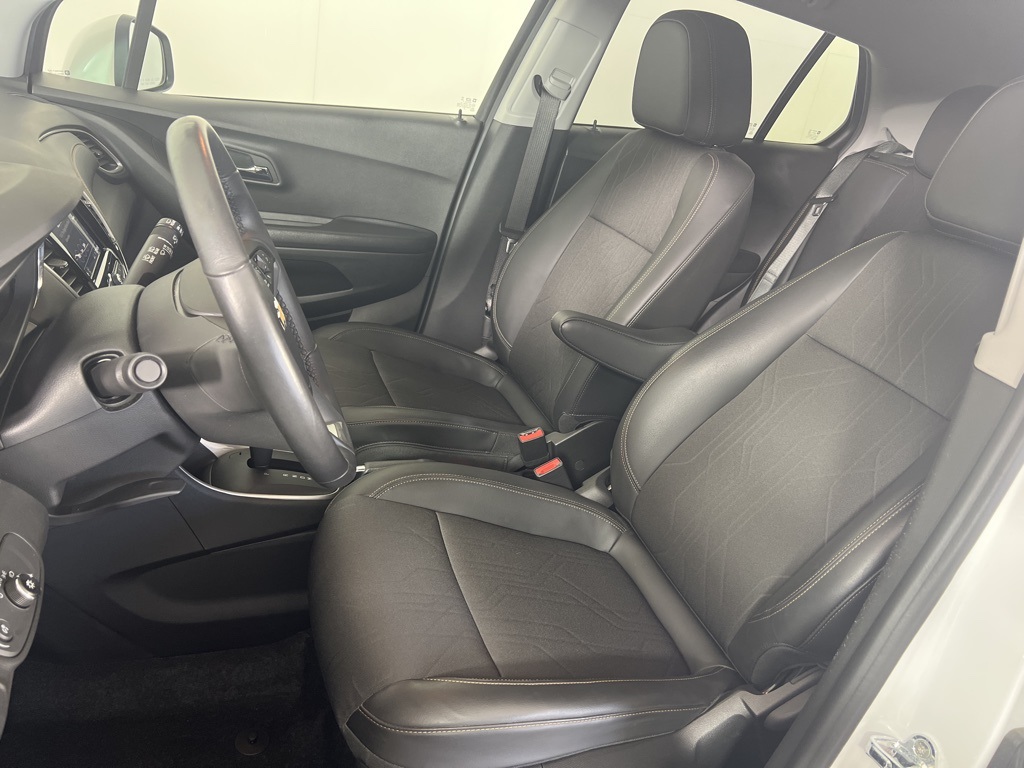 2022 Chevrolet Trax LT photo 3
