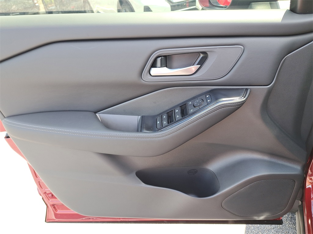 2026 Nissan Rogue SV photo 20