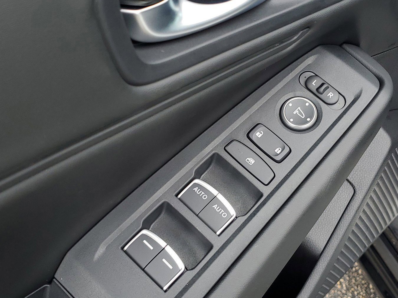 2025 Honda Accord Hybrid EX-L photo 12