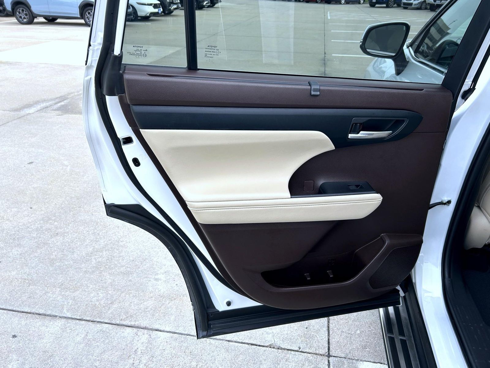 2022 Toyota Highlander Hybrid XLE photo 21