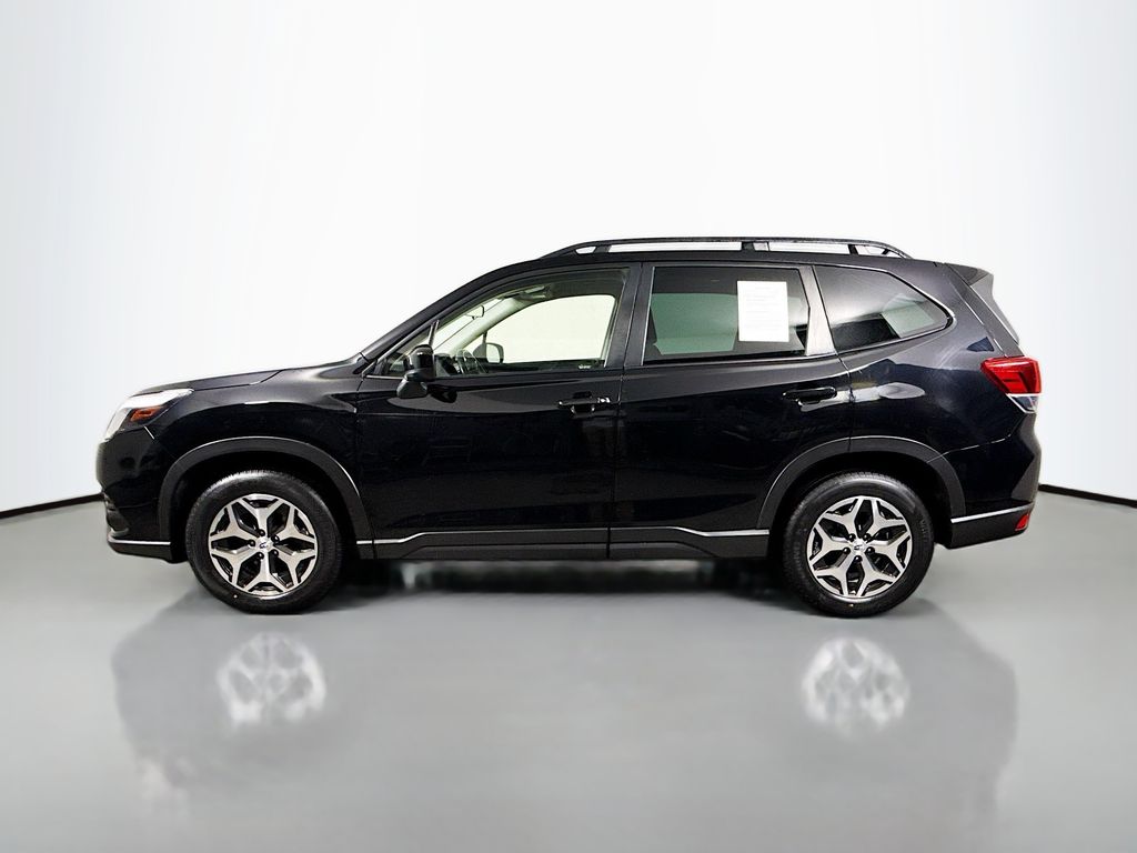 2023 Subaru Forester Premium photo 2