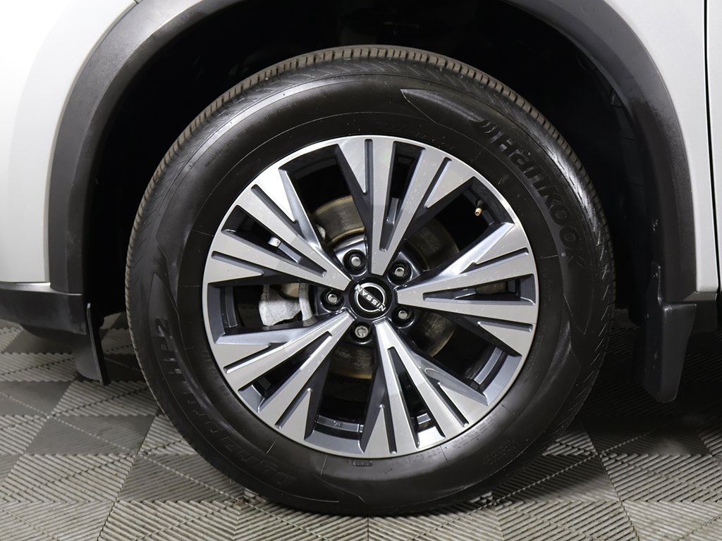 2022 Nissan Rogue SV photo 17