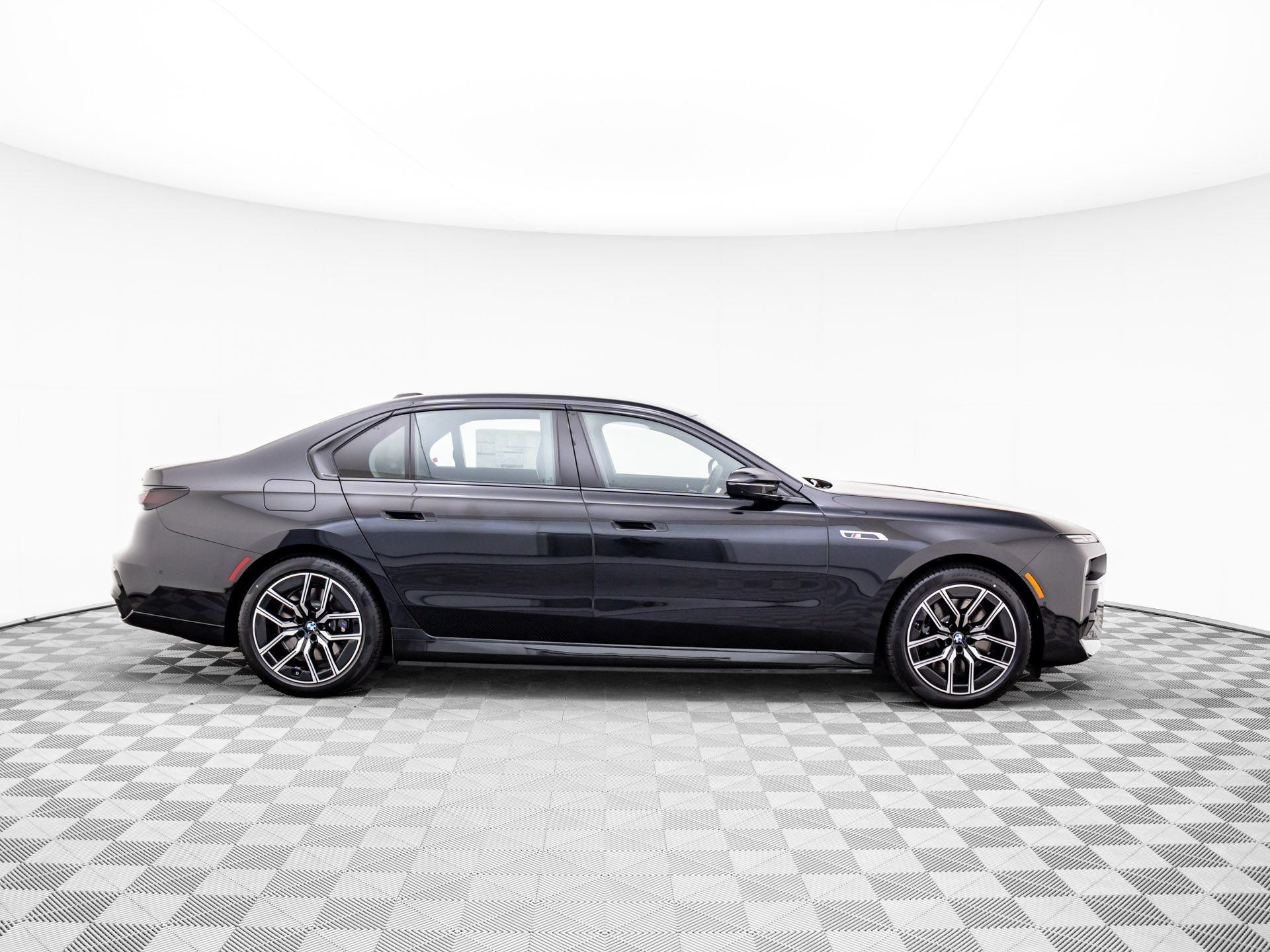 New 2025 Black Sapphire Metallic BMW M70 image 7