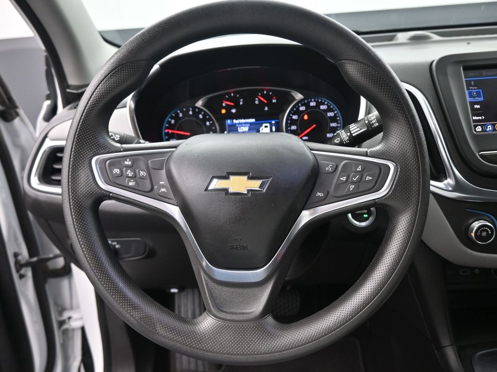 2022 Chevrolet Equinox LS photo 2
