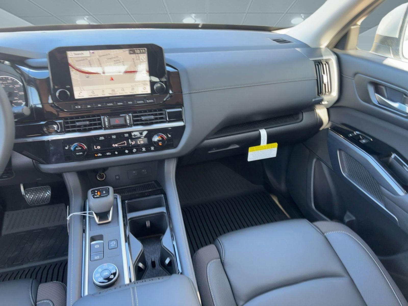 2025 Nissan Pathfinder SL photo 25
