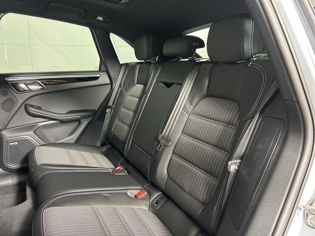 2025 Porsche Macan T photo 20
