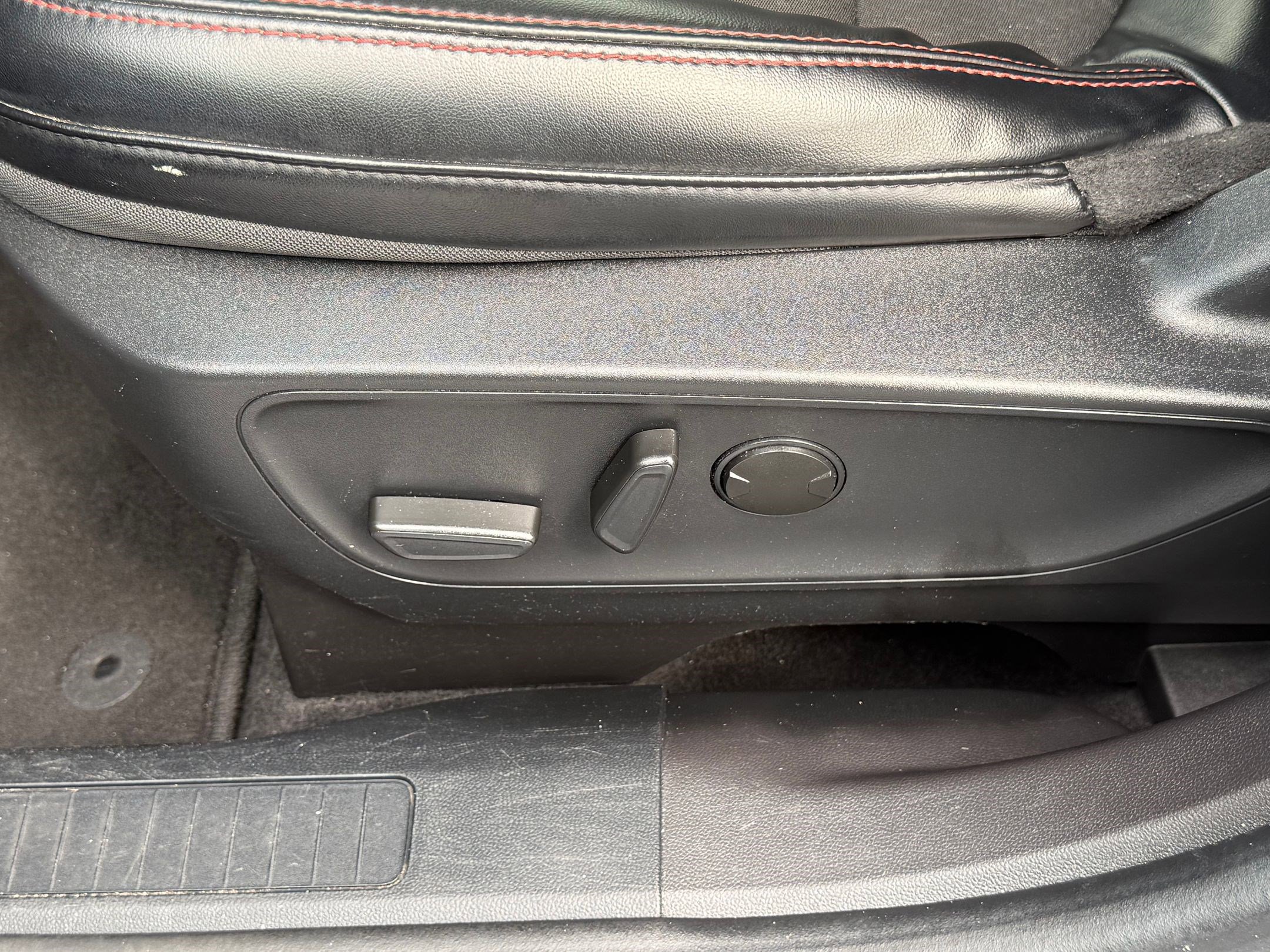 2024 Ford Escape ST-Line photo 13