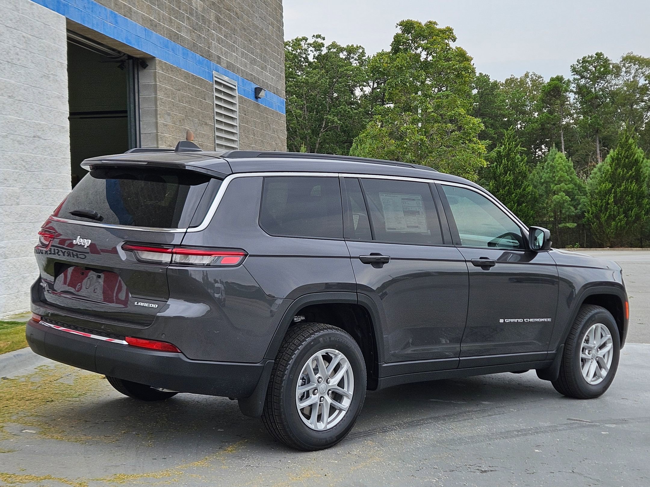2025 Jeep Grand Cherokee Laredo X photo 7