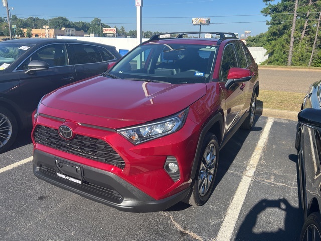 2020 Toyota RAV4 XLE Premium photo 3