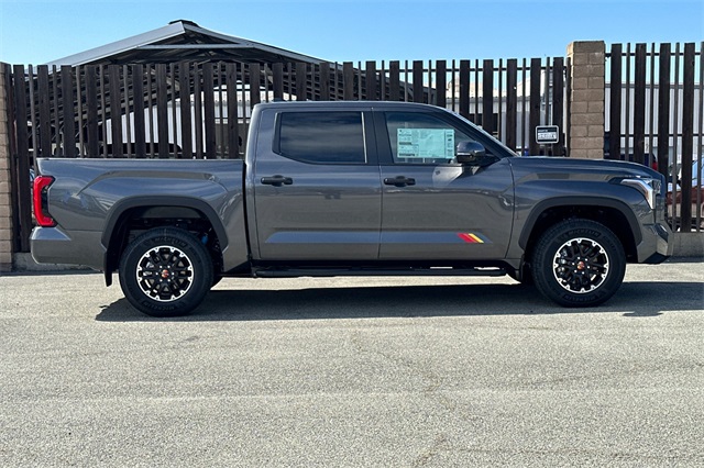 2025 Toyota Tundra SR5 CrewMax photo 3