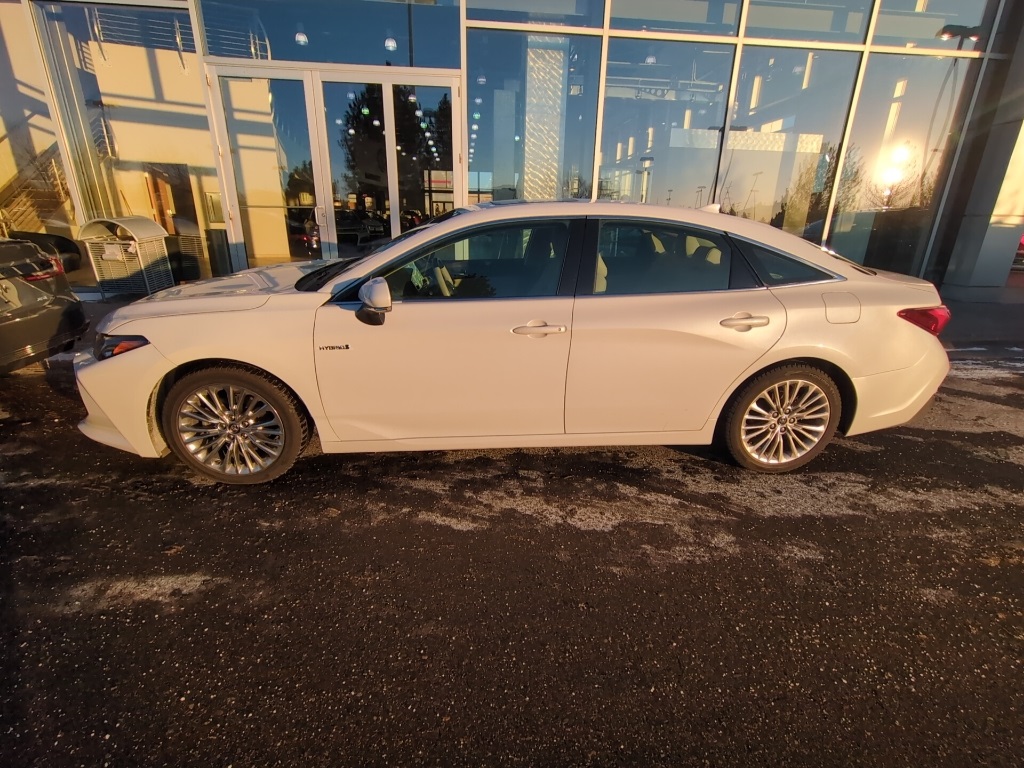 2020 Toyota Avalon Limited's photo