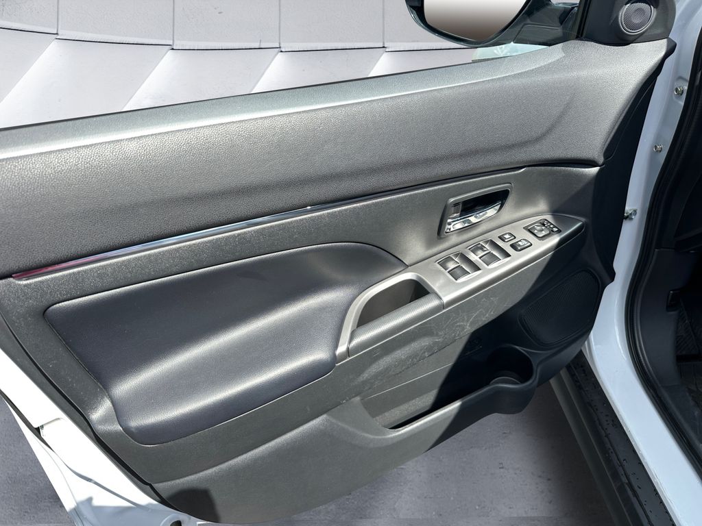 2024 Mitsubishi Outlander Sport SEL photo 12