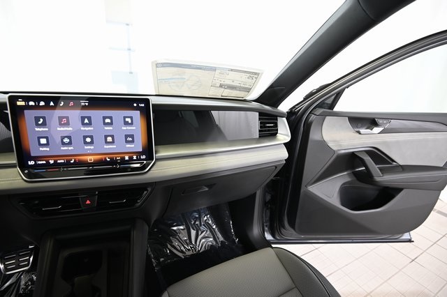 2025 Volkswagen Tiguan SE R-Line Black photo 26