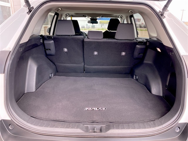 2024 Toyota RAV4 XLE photo 14