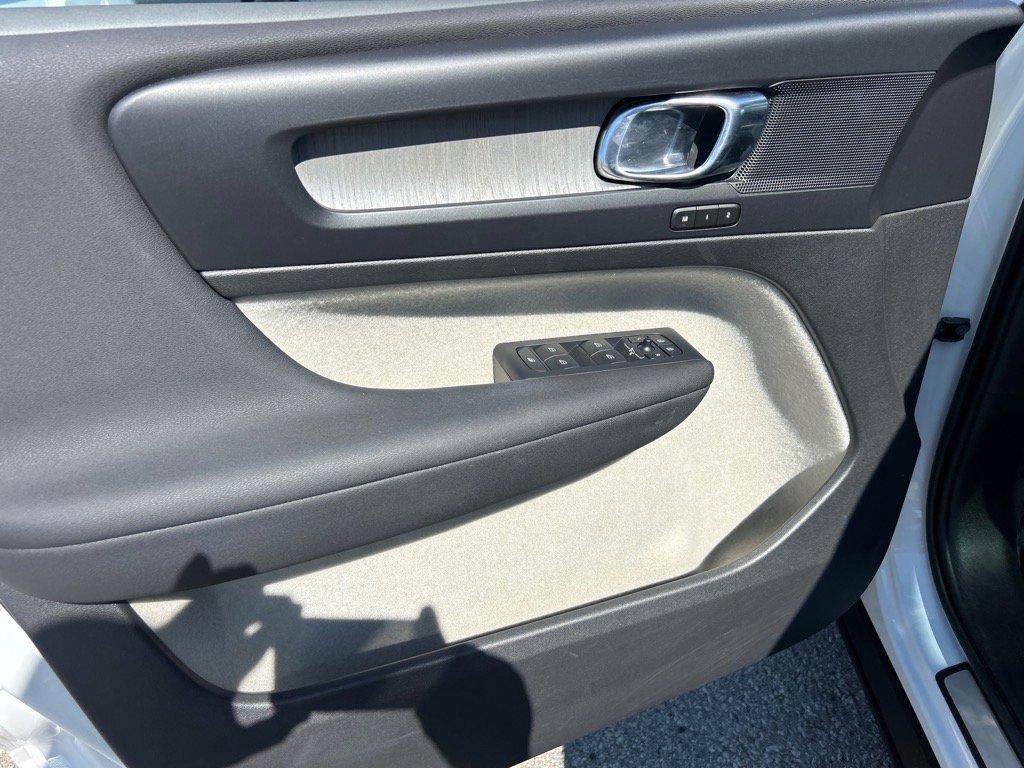 2023 Volvo XC40 Plus photo 15