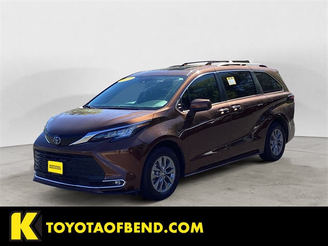 2022 Toyota Sienna XLE's photo