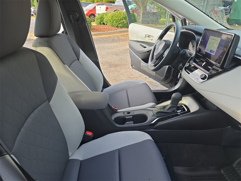 2025 Toyota Corolla LE photo 9