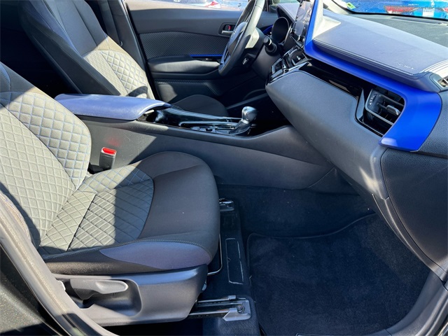 2020 Toyota C-HR XLE photo 12