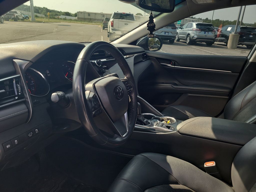 2019 Toyota Camry XSE photo 9