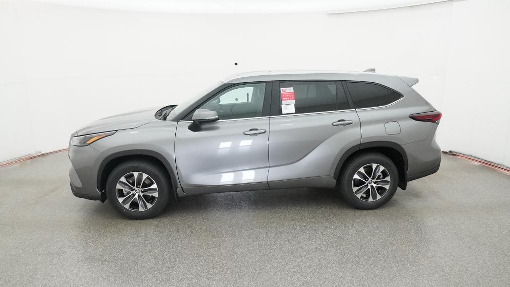 2025 Toyota Highlander XLE photo 3