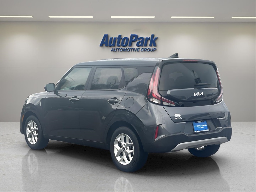 2023 Kia Soul LX photo 2