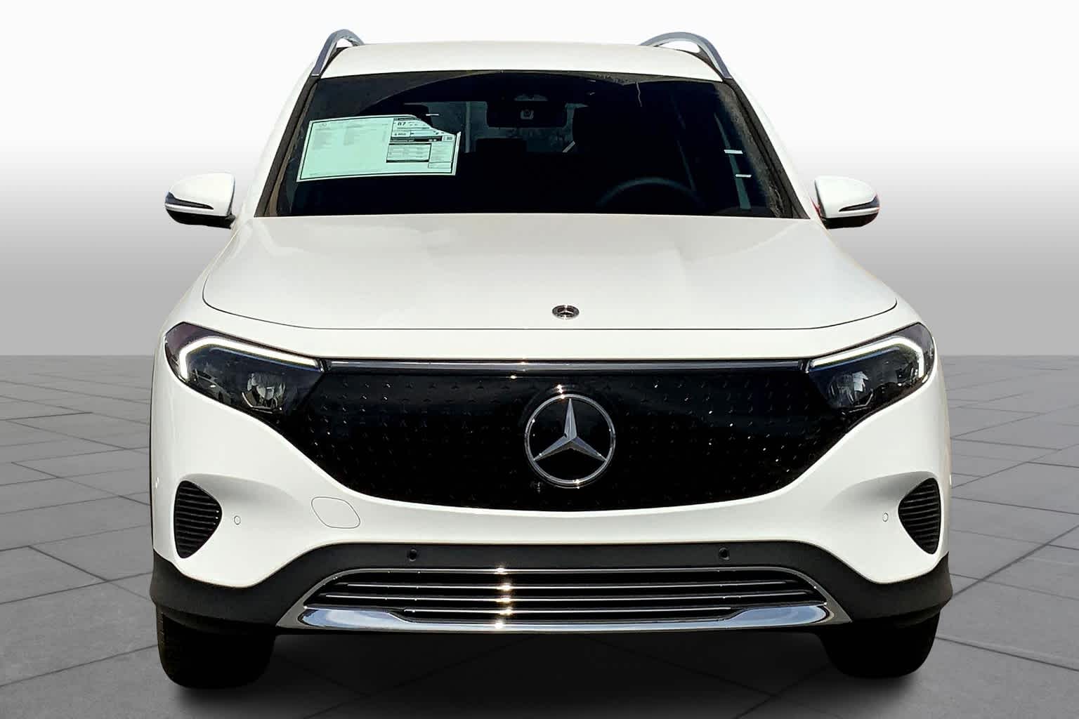 2025 Mercedes Benz EQB 300 4MATIC photo 3