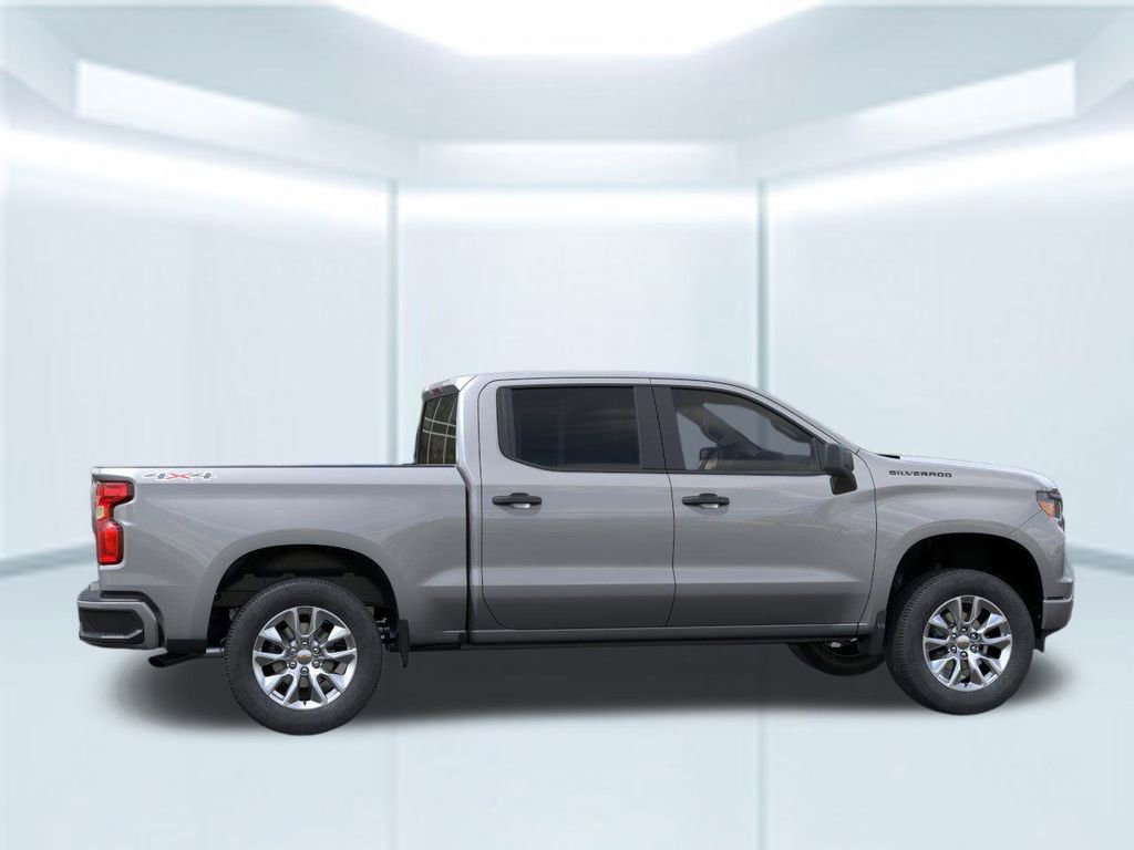 2025 Chevrolet Silverado 1500 Custom photo 4