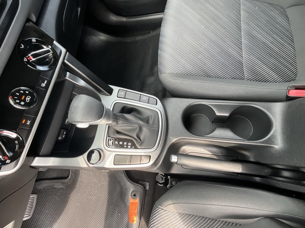 2023 Kia Seltos LX photo 16
